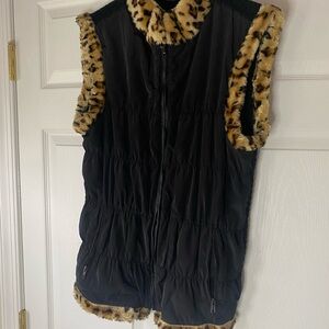 Chic Black Vest with Leopard Accent